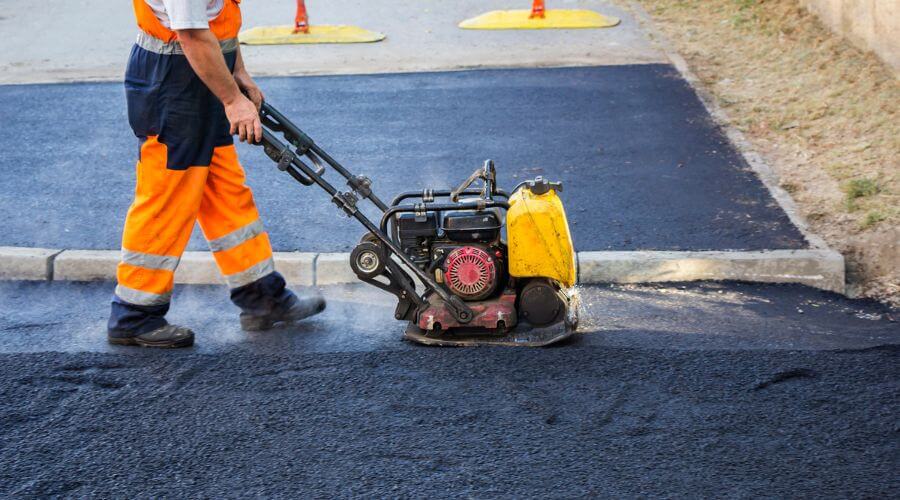 Professional gutter cleaning in Bennett, IA
